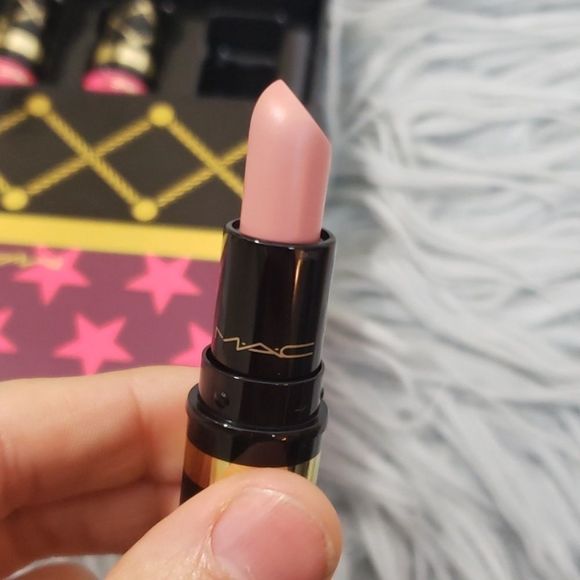M.A.C. Cosmetics Nutcracker Sweet Nude Lip Kit - Picture 6 of 8